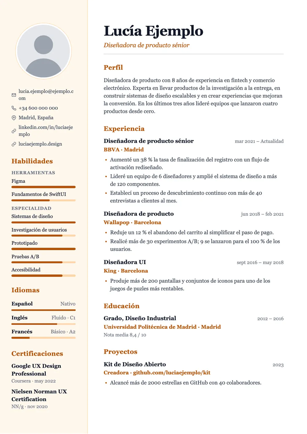 Vista previa de la plantilla de currículum Ember
